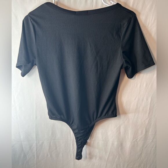 NWT PrettyLittleThing Plus Black Ribbed Plunge Short Sleeve Bodysuit Size 12 - Picture 6 of 15
